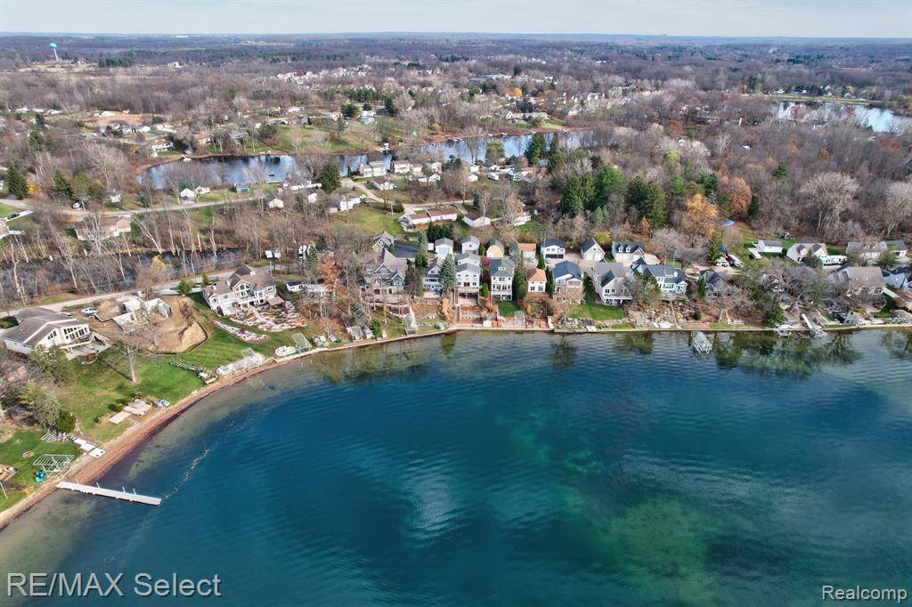Fenton Twp, MI 48430,12160 MANTAWAUKA Drive