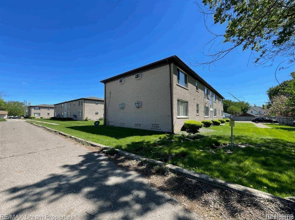 Eastpointe, MI 48021,16460 E 9 MILE Road 202
