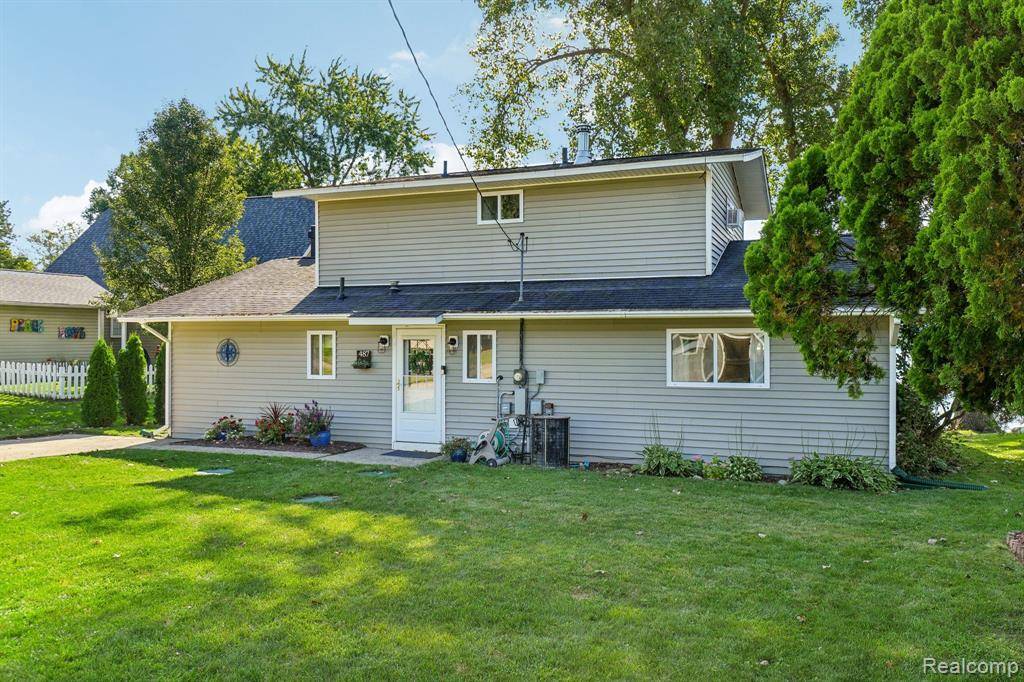 Holly, MI 48442,487 BLUEWATER Drive