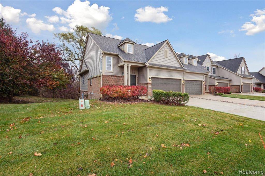 White Lake Twp, MI 48386,977 Sloane Court