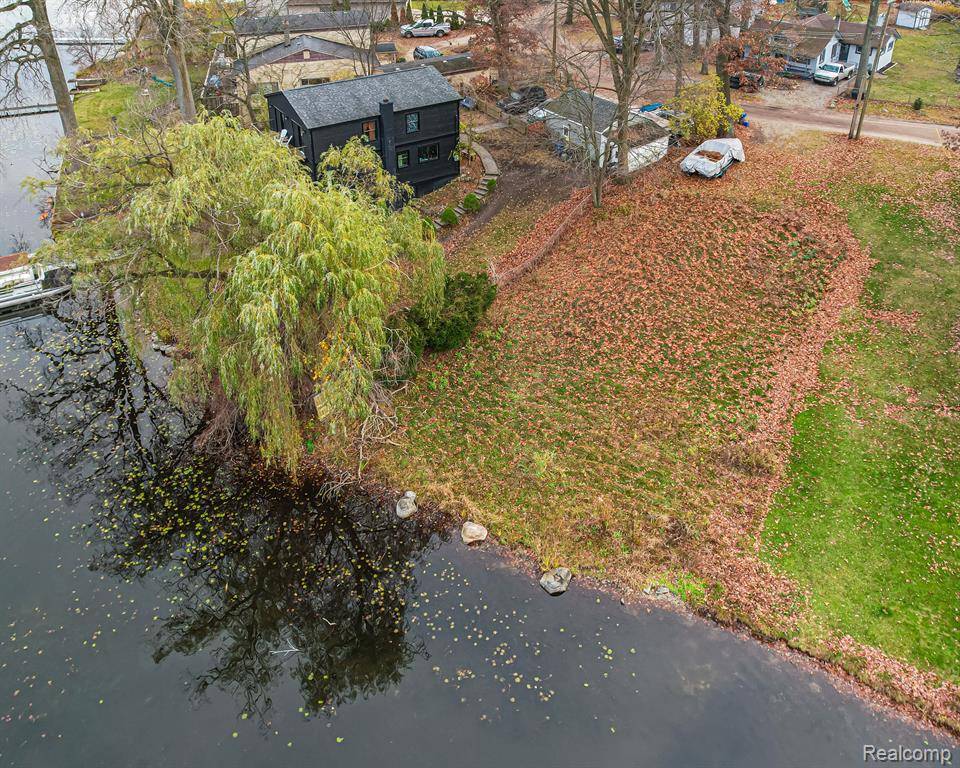 White Lake Twp, MI 48386,1225 GROVE POINT Drive
