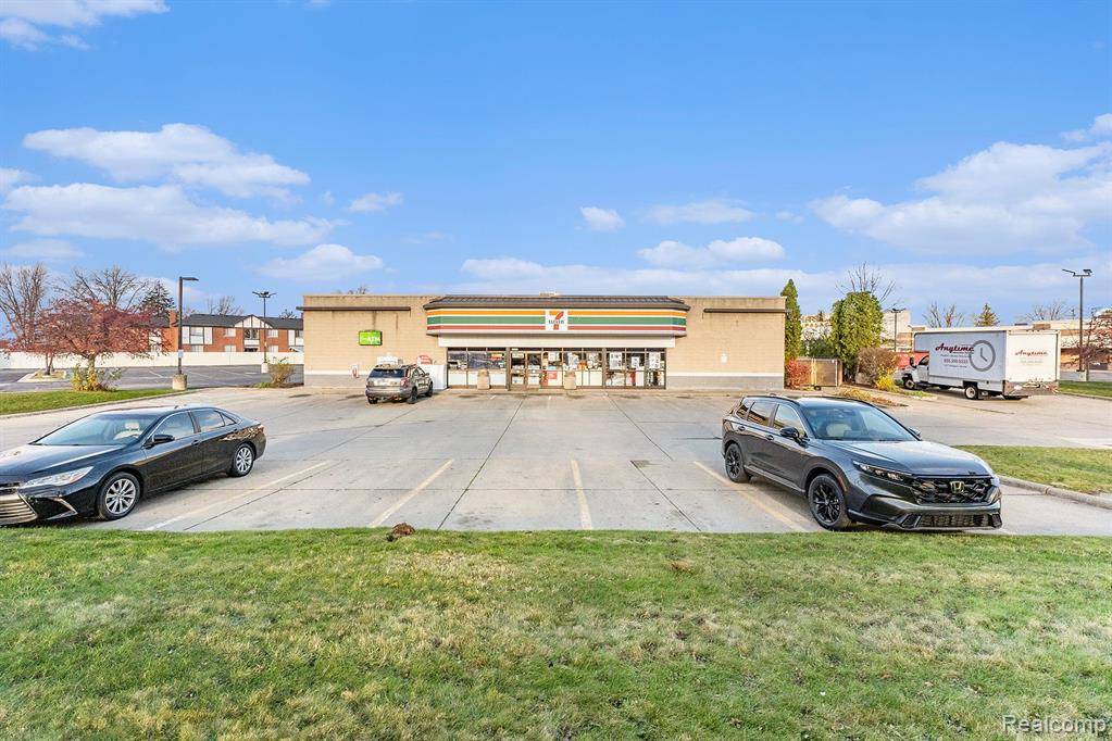 Sterling Heights, MI 48310,3909 E 14 MILE Road