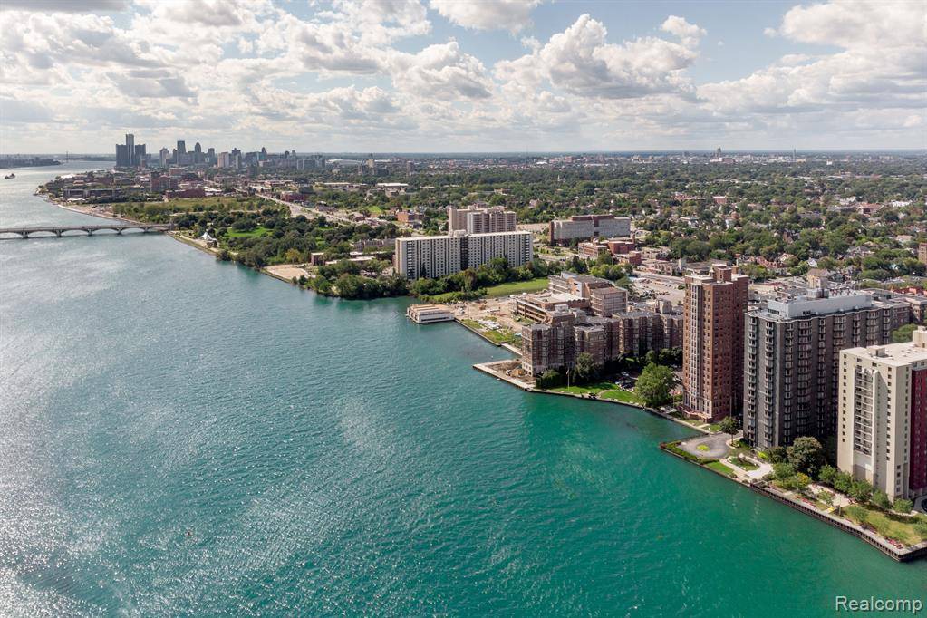 Detroit, MI 48214,8162 E JEFFERSON Avenue 8A