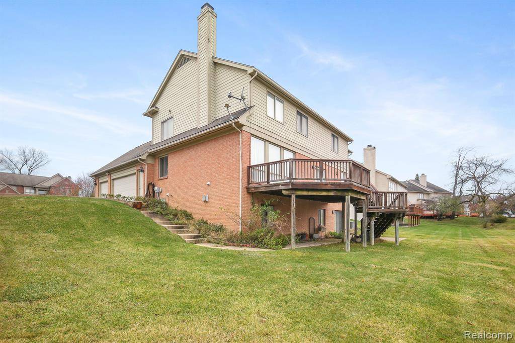 West Bloomfield Twp, MI 48322,6569 WHISPERING WOODS Drive