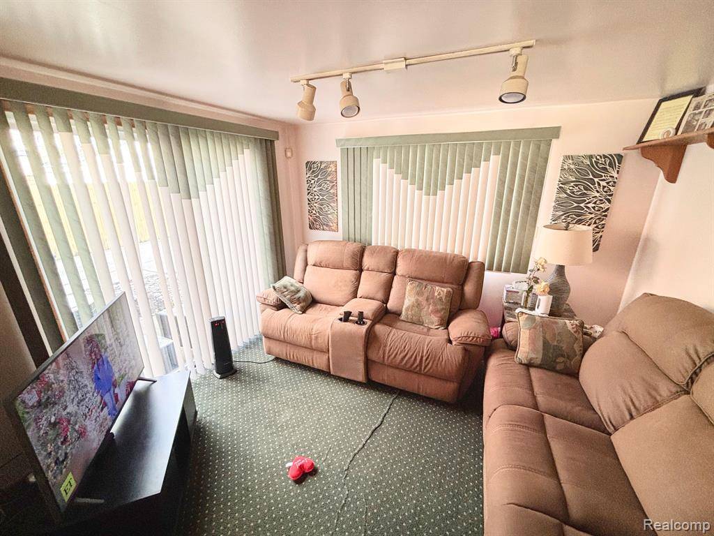 Detroit, MI 48224,12587 E OUTER Drive