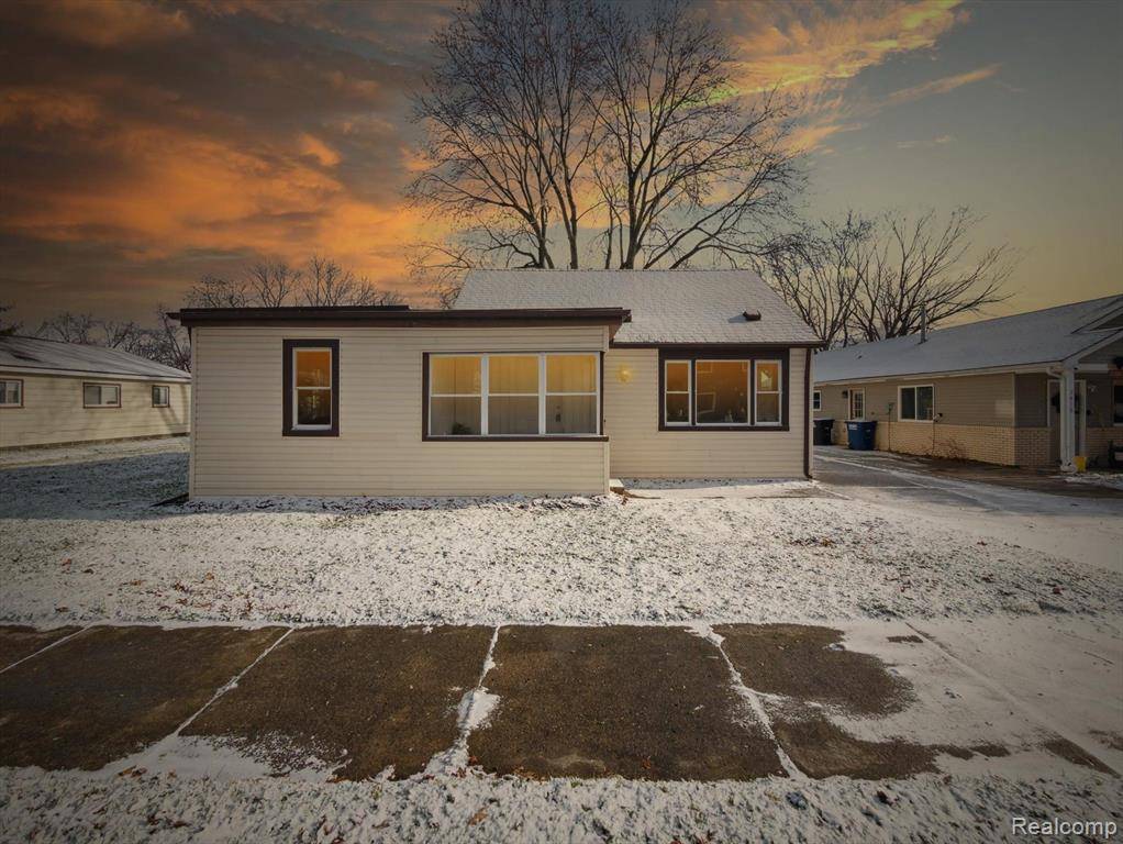 Westland, MI 48185,7422 CARDWELL Street