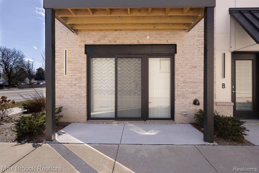 Royal Oak, MI 48067,105 N Laurel Street B