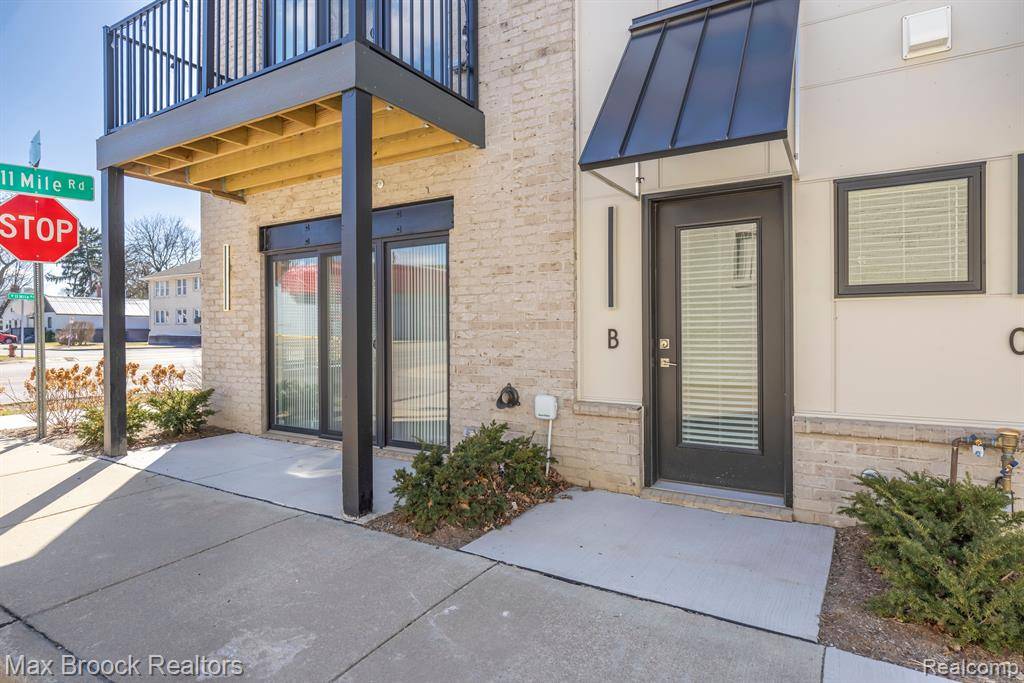 Royal Oak, MI 48067,105 N Laurel Street B