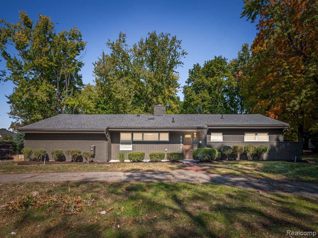 Bloomfield Hills, MI 48301,4550 W MAPLE Road