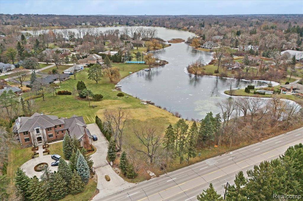 Bloomfield Twp, MI 48301,4456 W MAPLE Road