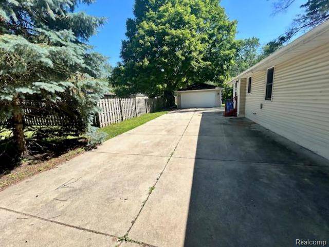 Commerce Twp, MI 48382,9325 COMMERCE Road