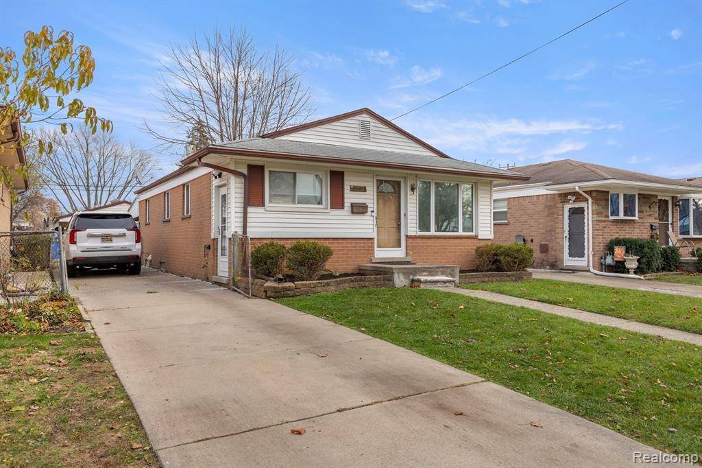 Dearborn Heights, MI 48127,6516 COLONIAL Street