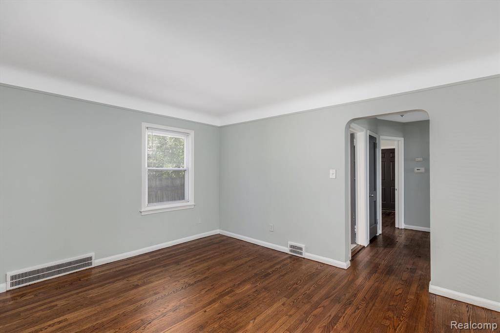 Harper Woods, MI 48225,20213 WASHTENAW Street