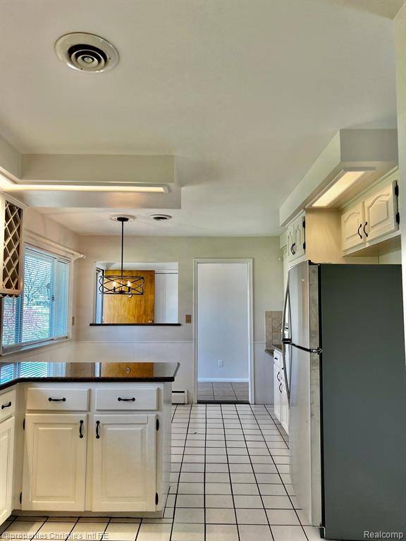 Bloomfield Twp, MI 48304,850 HELSTON Road