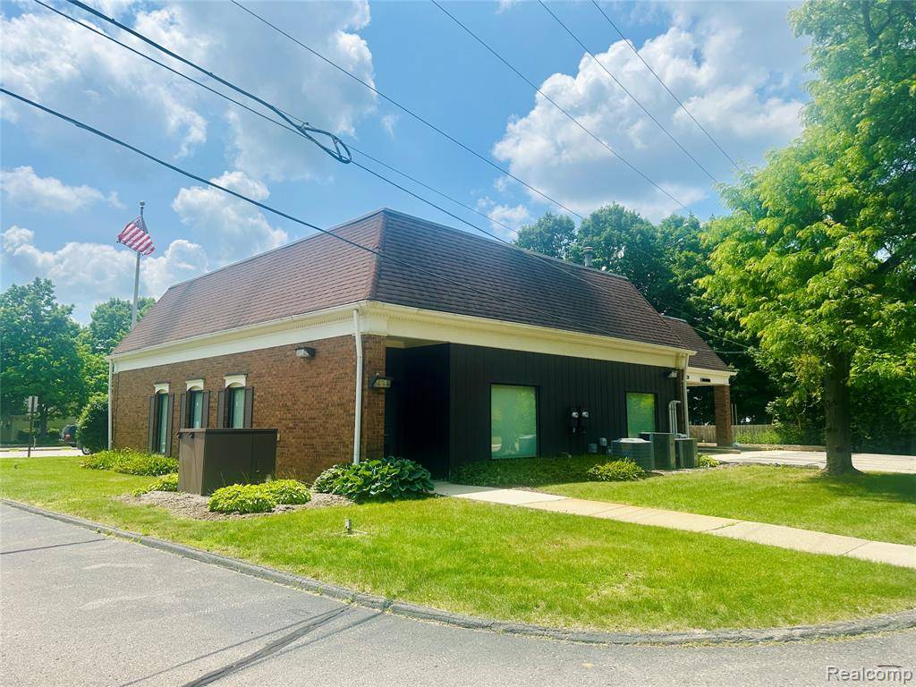 Pinckney Vlg, MI 48169,222 W MAIN Street