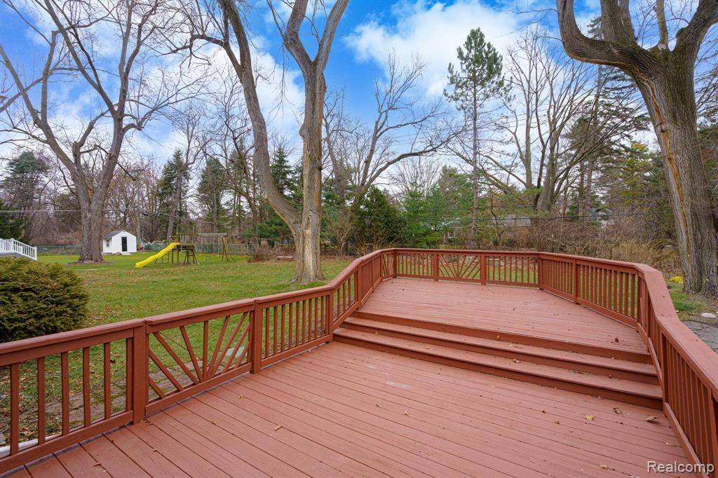 Franklin Vlg, MI 48025,32620 INKSTER Road