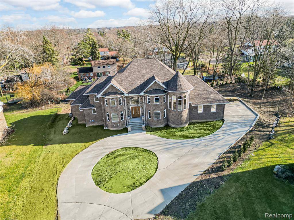 Bloomfield Twp, MI 48304,1561 THREADNEEDLE Street