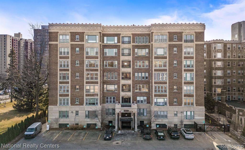 Detroit, MI 48214,8120 E JEFFERSON Avenue E 5A