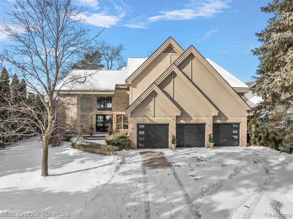 Orchard Lake Village, MI 48324,3540 Erie Drive