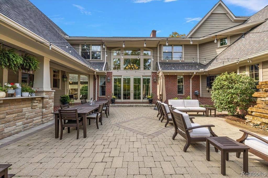 Bloomfield Twp, MI 48304,1330 OXFORD Road