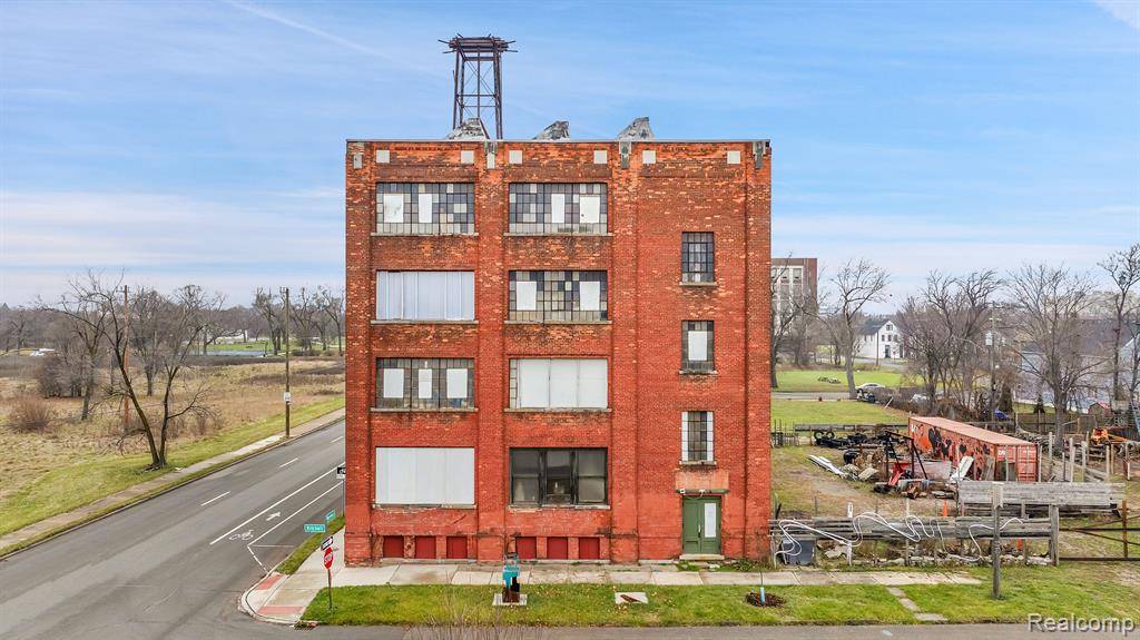 Detroit, MI 48207,2941 E WARREN Avenue