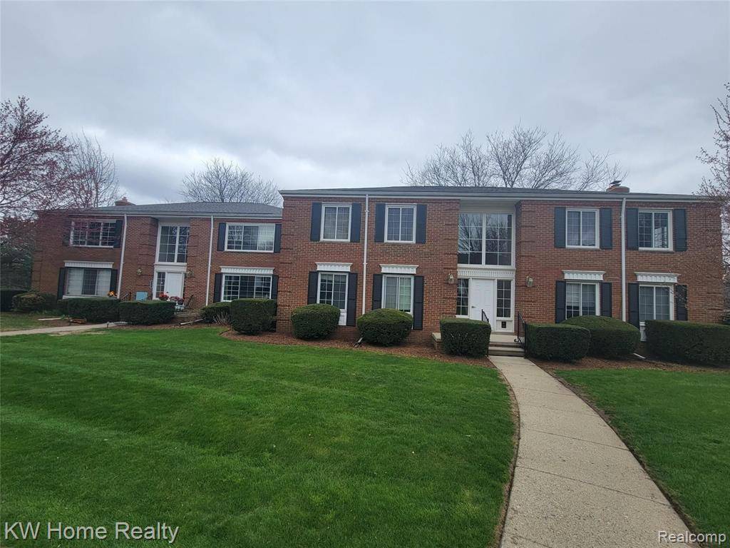 Bloomfield Hills, MI 48304,747 E E Fox Hills Drive E