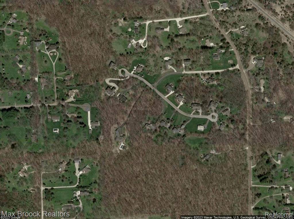 Milford Twp, MI 48381,1078 N RAVENSVIEW Trail NW