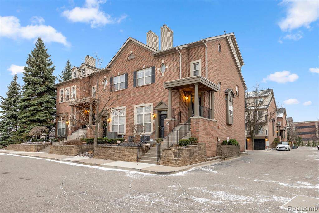 Dearborn, MI 48124,15 W VILLAGE Lane