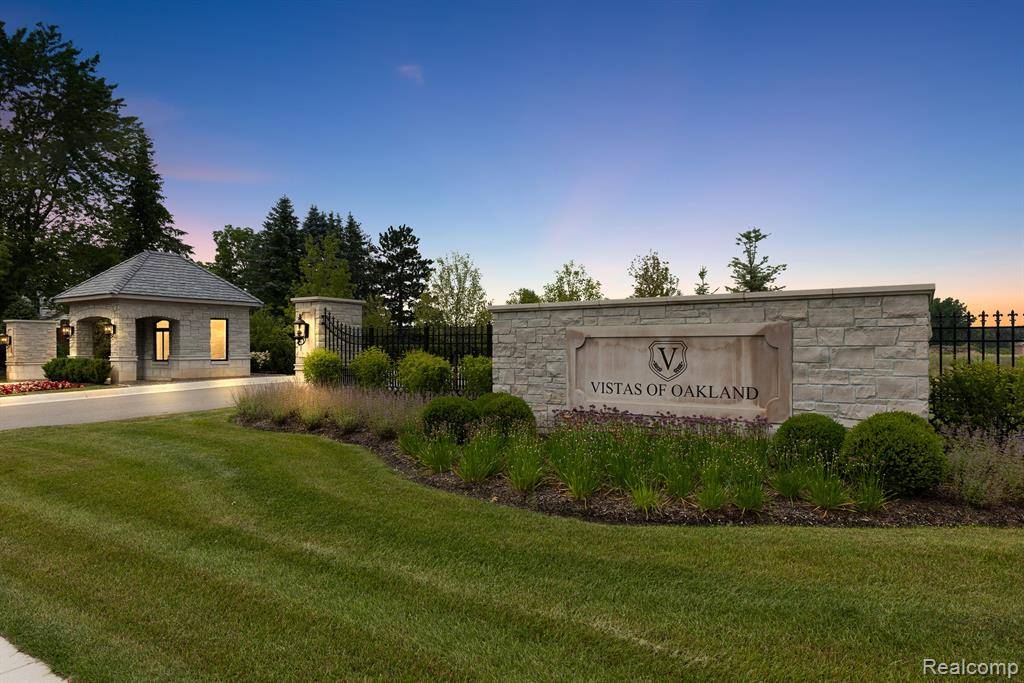 Oakland Twp, MI 48363,1985 VISTA Drive