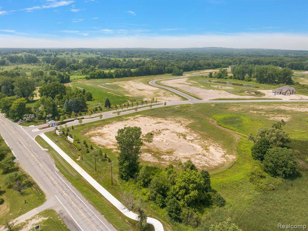 Oakland Twp, MI 48363,1985 VISTA Drive