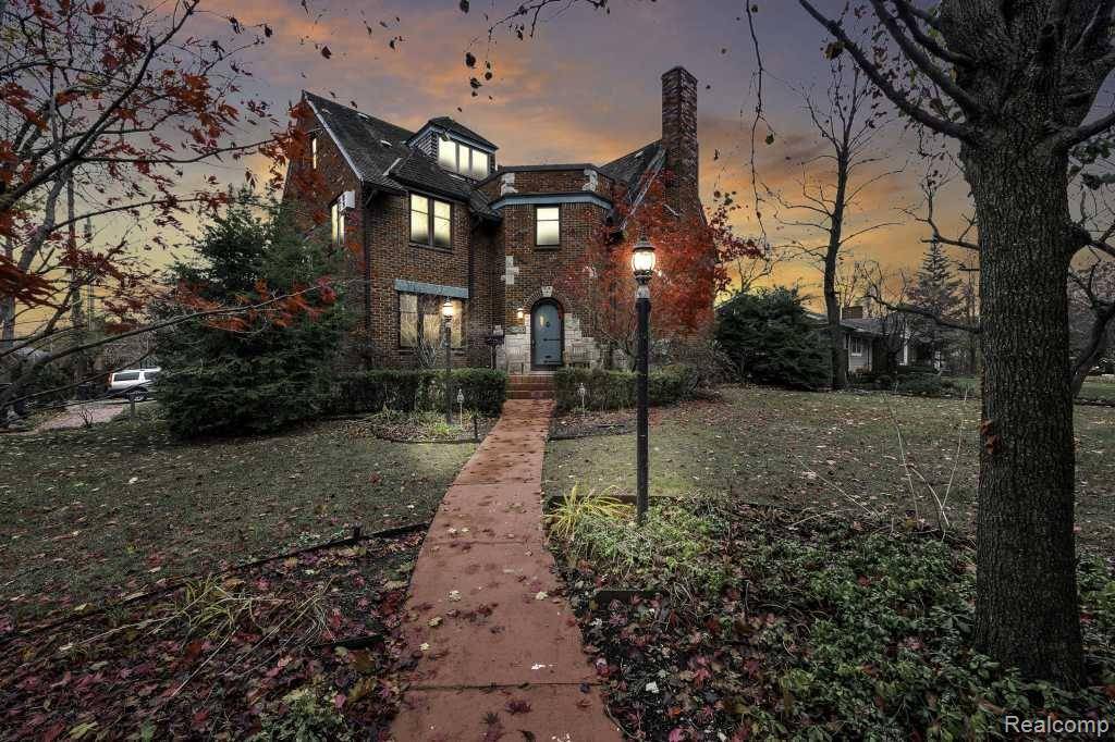 Royal Oak, MI 48067,25690 YORK Road