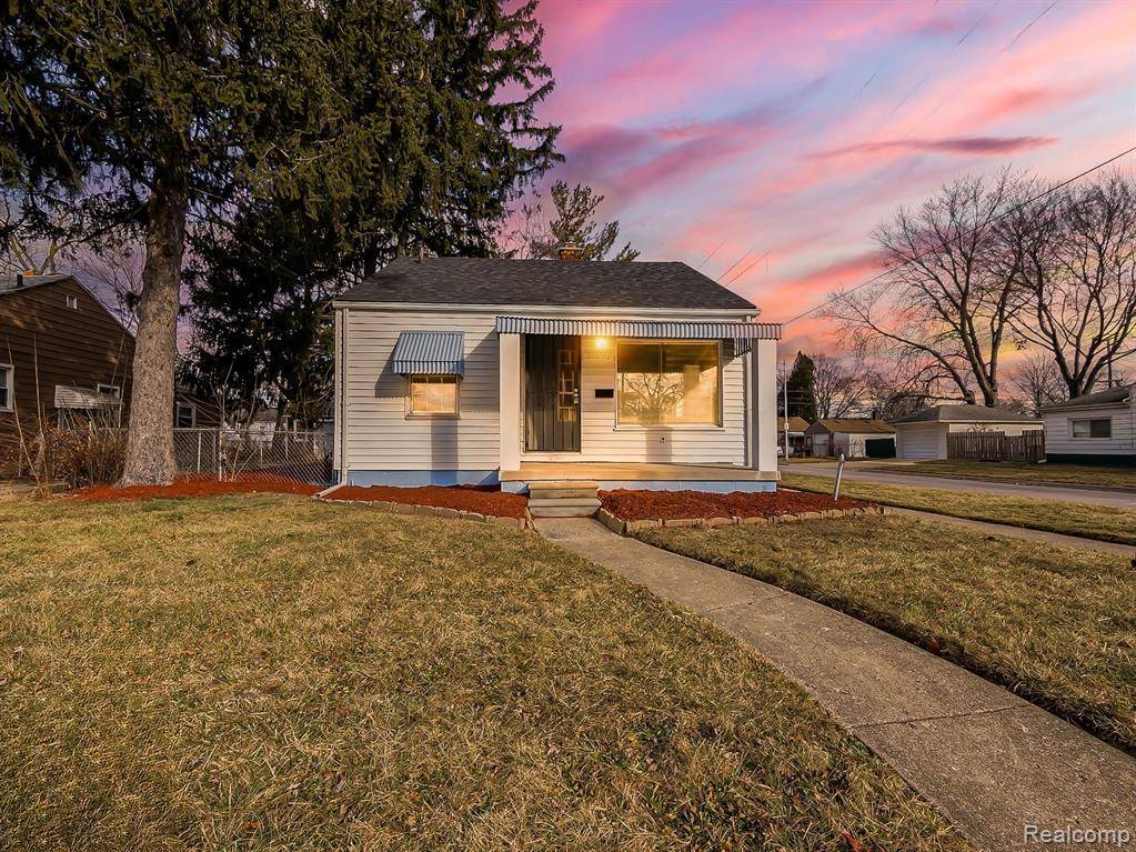 Harper Woods, MI 48225,18599 ELKHART Street