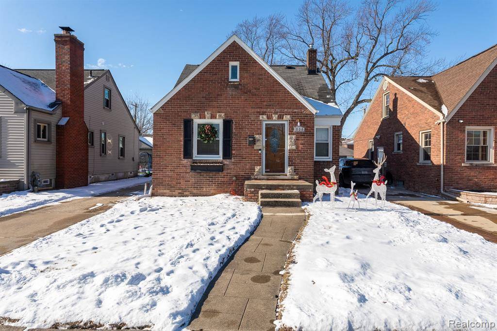 Dearborn, MI 48128,835 N ROSEVERE Avenue