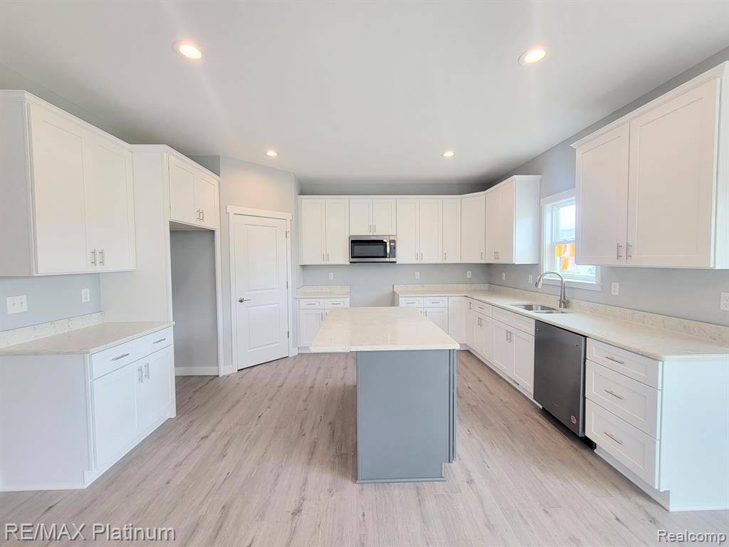 Fenton Twp, MI 48451,13181 Westwinds Drive