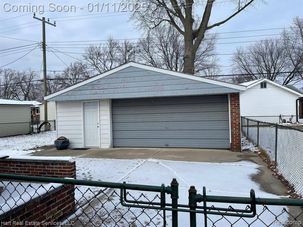 St. Clair Shores, MI 48081,21701 BARTON Street