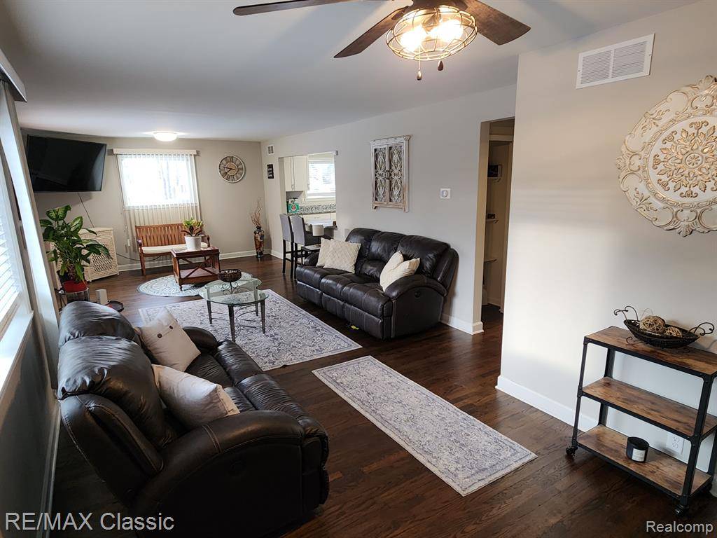 Waterford Twp, MI 48327,5076 COSHOCTON Drive