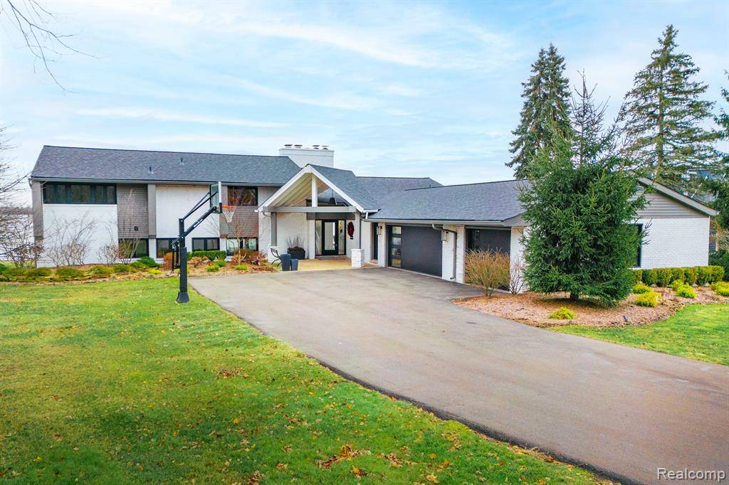 Grosse Ile Twp, MI 48138,26247 East River Road