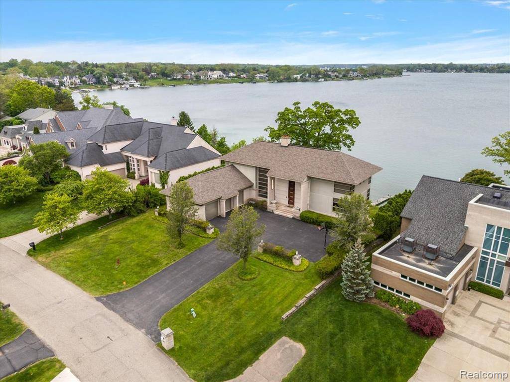 West Bloomfield Twp, MI 48323,3468 PINE ESTATES Drive