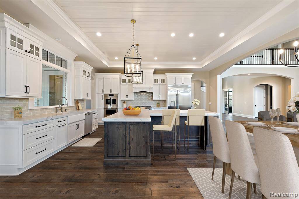 Bloomfield Hills, MI 48304,145 BRIDGEVIEW Drive