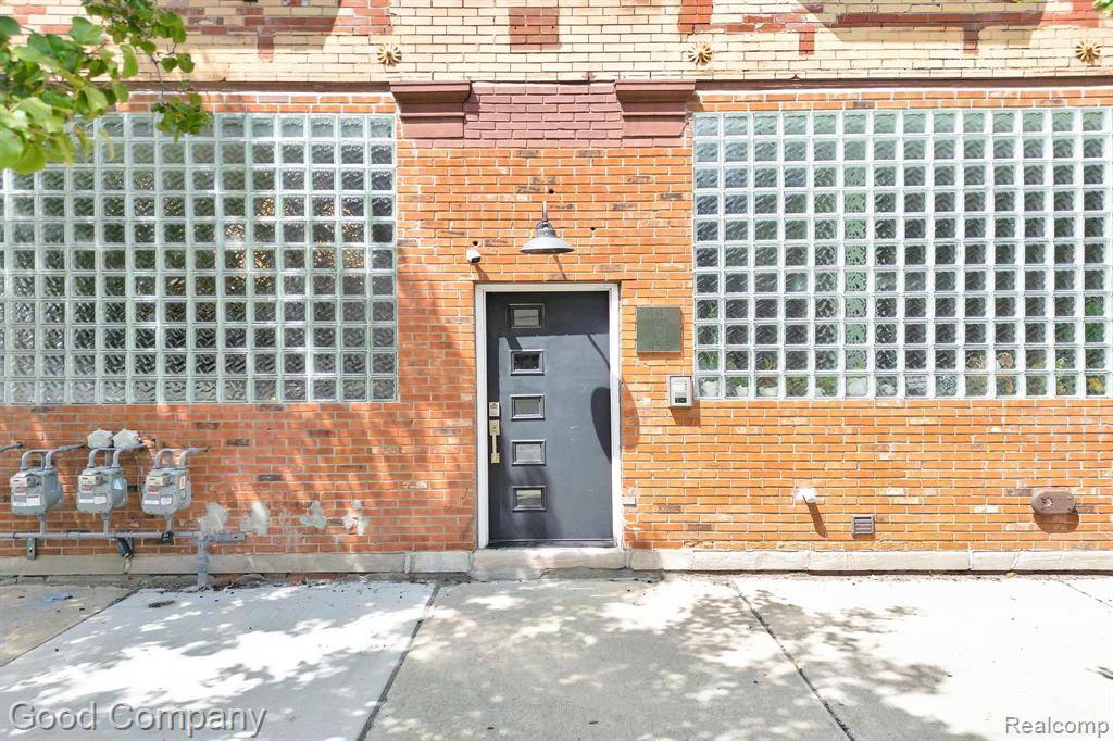 Detroit, MI 48202,443 E MILWAUKEE Street
