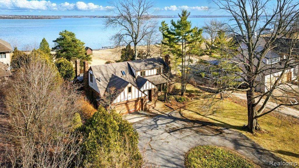 Grosse Ile Twp, MI 48138,26705 East River Road
