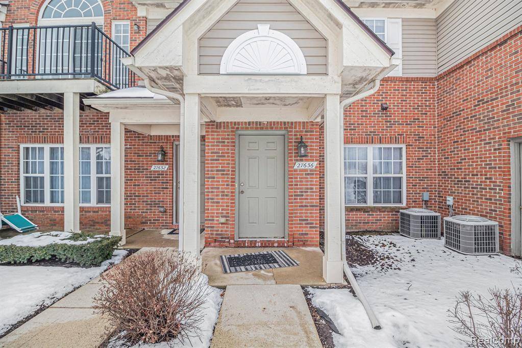 Brownstown Twp, MI 48183,27636 HIDDEN OAKS Drive