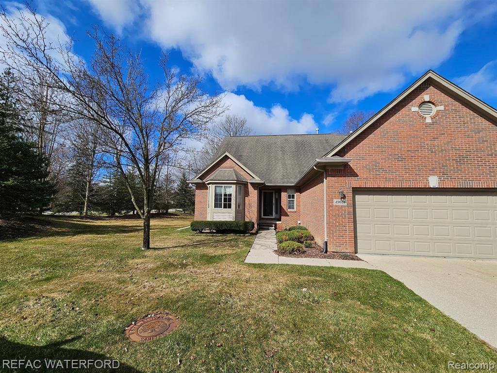 Shelby Twp, MI 48317,49051 HIDDEN WOODS Lane