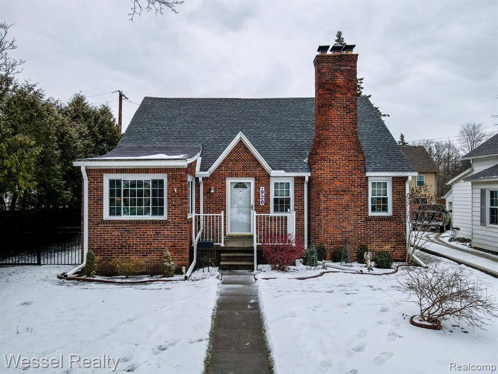 St. Clair, MI 48079,920 CLINTON Avenue