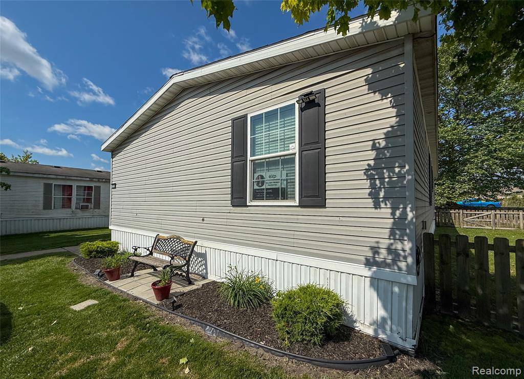 Romulus, MI 48174,6952 CARSON Drive