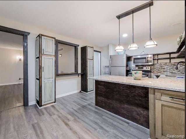 Bloomfield Twp, MI 48302,2426 MULBERRY Square APT 51