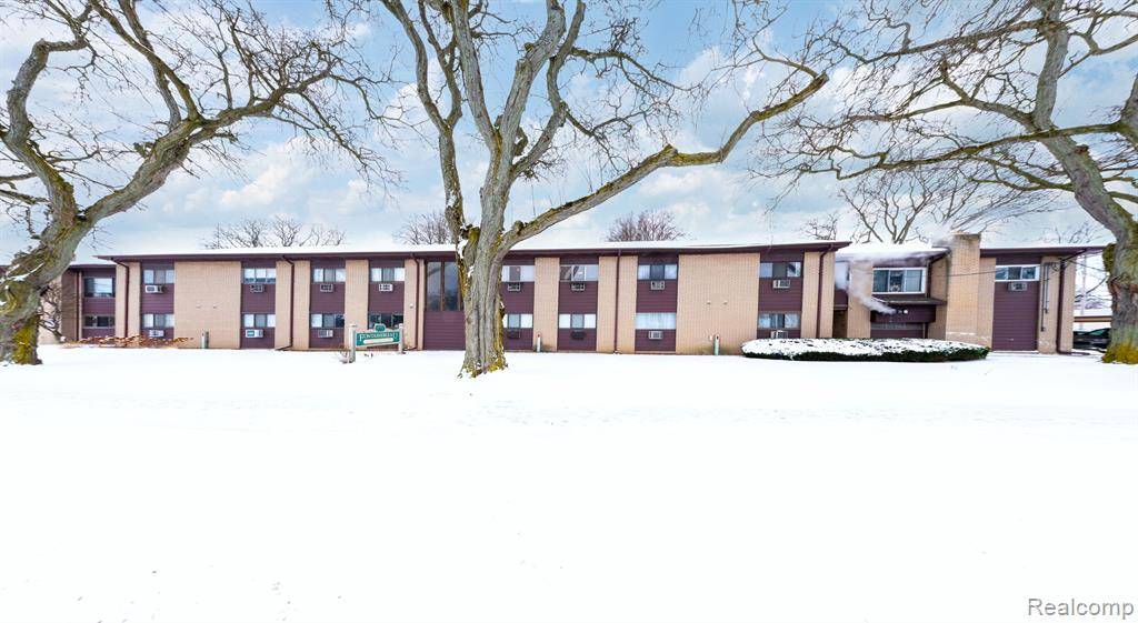 Waterford Twp, MI 48328,995 N Cass Lake Road 209