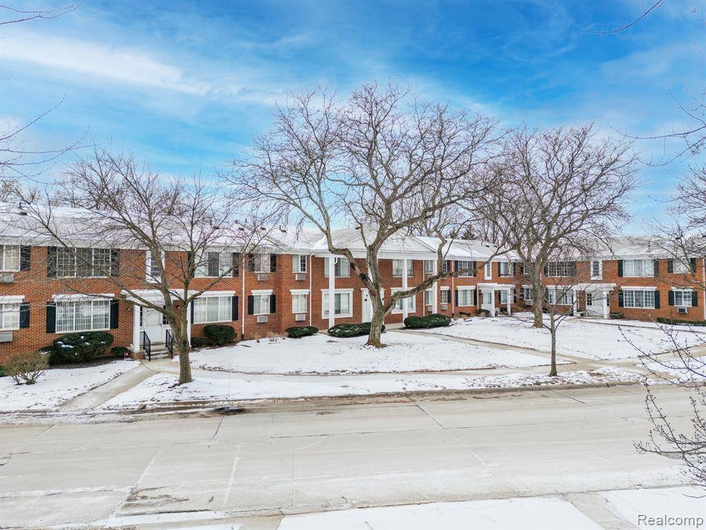 Harper Woods, MI 48225,20886 Wildwood  Drive 118