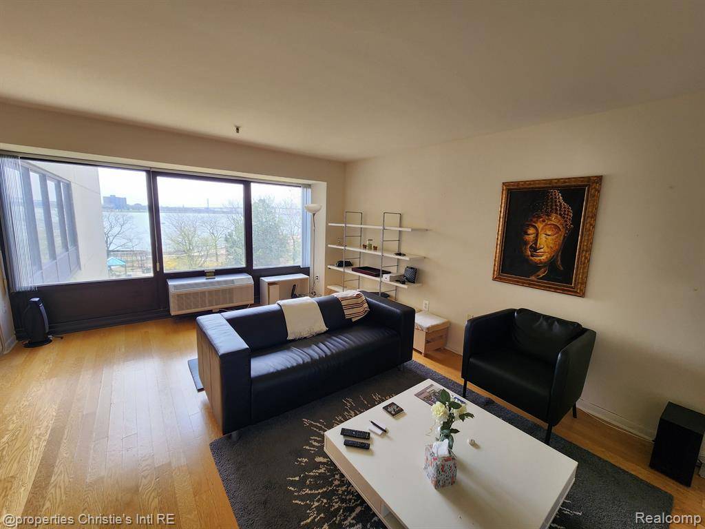 Detroit, MI 48226,300 Riverfront Drive #4D