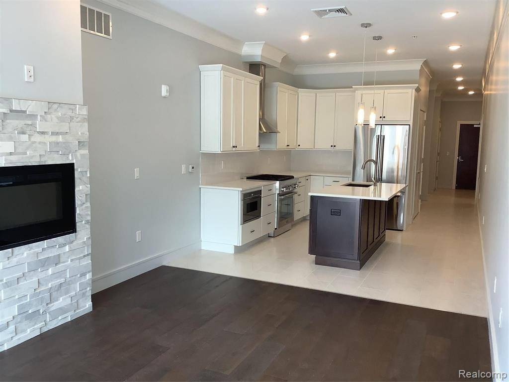 Birmingham, MI 48009,856 N. Old Woodward Unit 300 Avenue 300